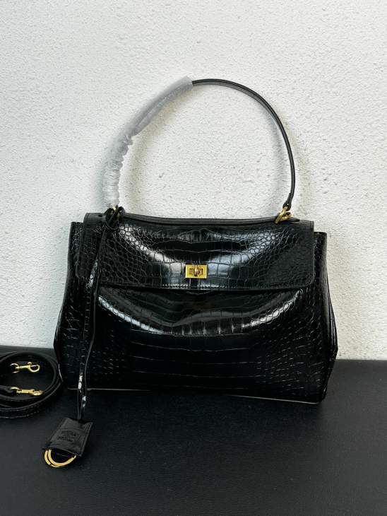 Picture of Balenciaga Handbags _SKUfw177415309fw